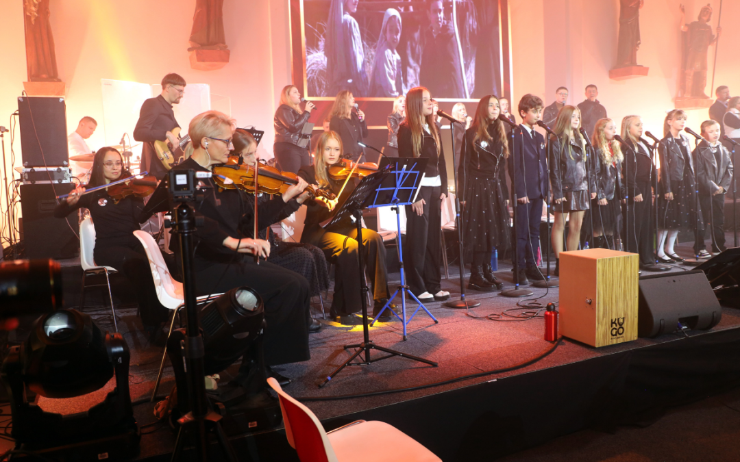 V&nbsp;Koncert Papieski „Jan Paweł II&nbsp;– Prorok nadziei” zgromadził tłumy w&nbsp;Polkowicach